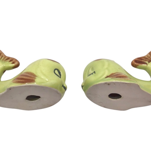 Vintage Chartreuse Whale Salt Pepper Shakers Japan, Mid Century Anthropomorphic - Picture 10 of 11